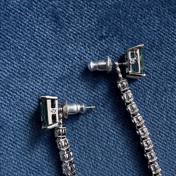 SWAROVSKI  Women’s Matrix drop earrings
Mixed cuts,‎ Green, Rhodium plated - Picture 4 of 7